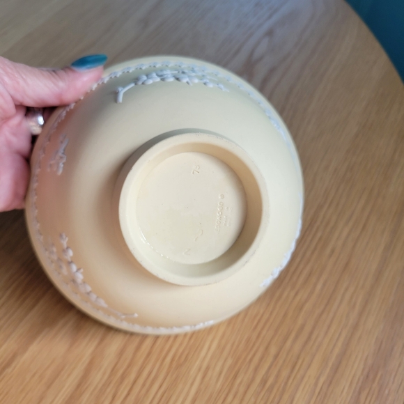 Vtg Wedgwood Jasperware Yellow Primrose White Prunus Footed Bowl 5 3/4” D - Picture 6 of 6